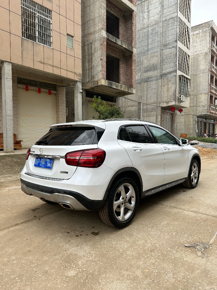 佛山18年奔驰GLA5