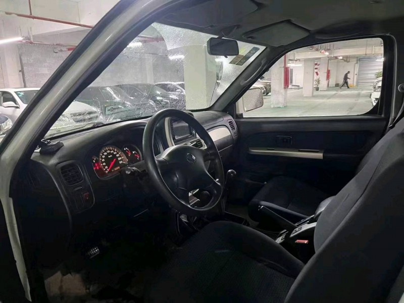 遵義13年日產帕拉丁3