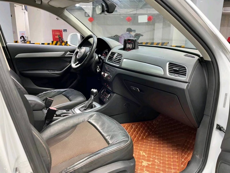 成都18年奥迪Q38