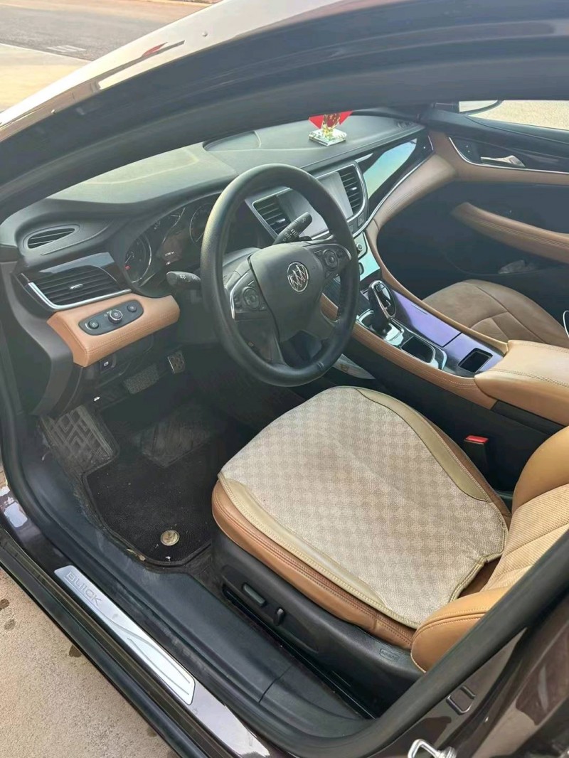 枣庄17年别克君越8