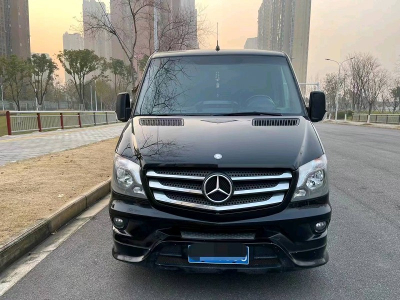 宜昌17年奔驰斯宾特1