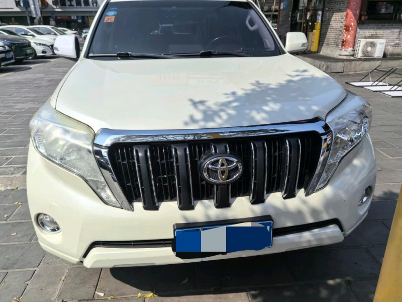 成都17年丰田普拉多1