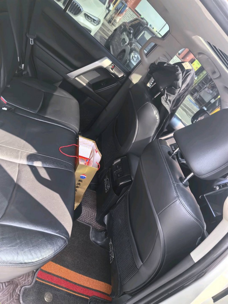 成都17年丰田普拉多3