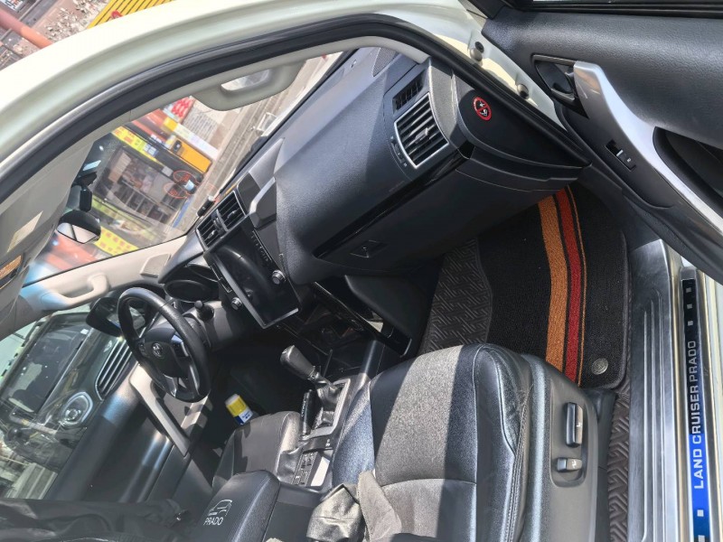 成都17年丰田普拉多5