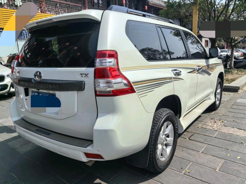 成都17年丰田普拉多8