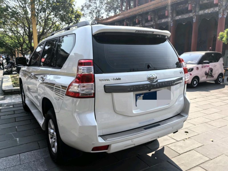 成都17年丰田普拉多9