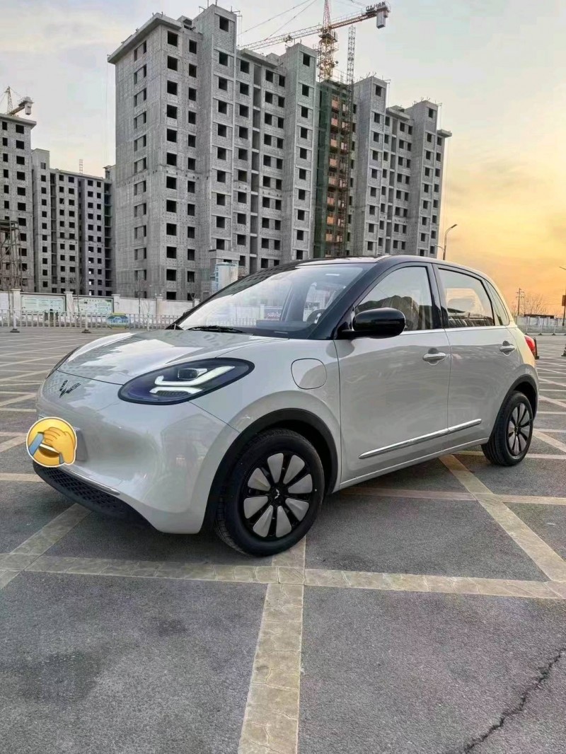 邯鄲24年五菱汽車繽果5
