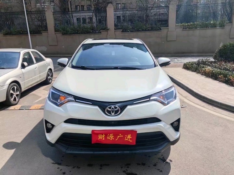 枣庄18年丰田RAV4荣放1