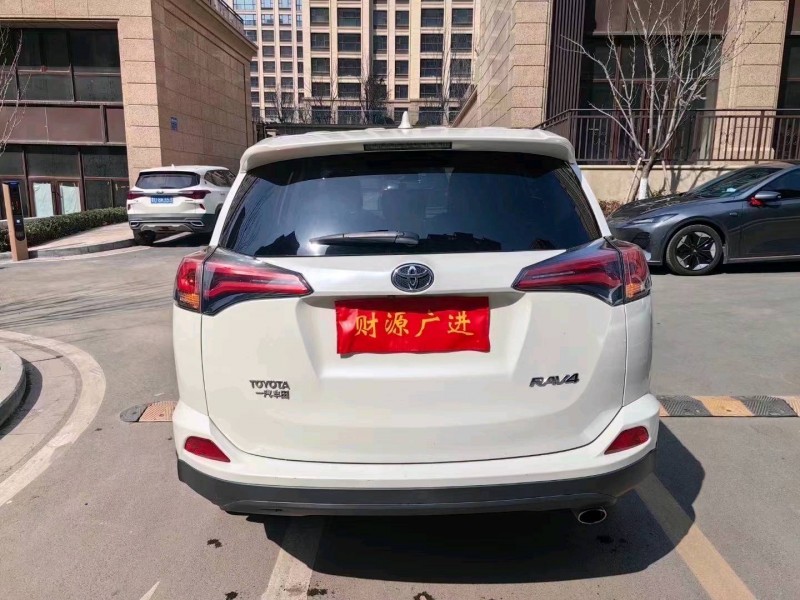枣庄18年丰田RAV4荣放4