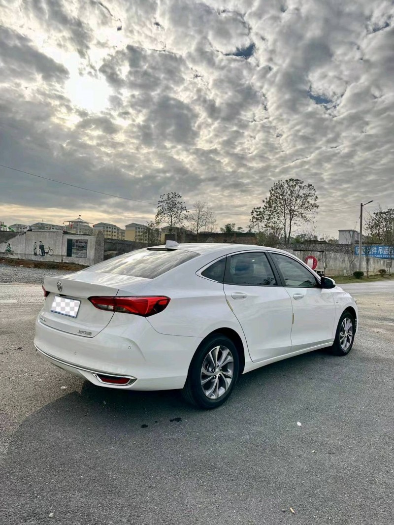 珠海22年别克威朗4