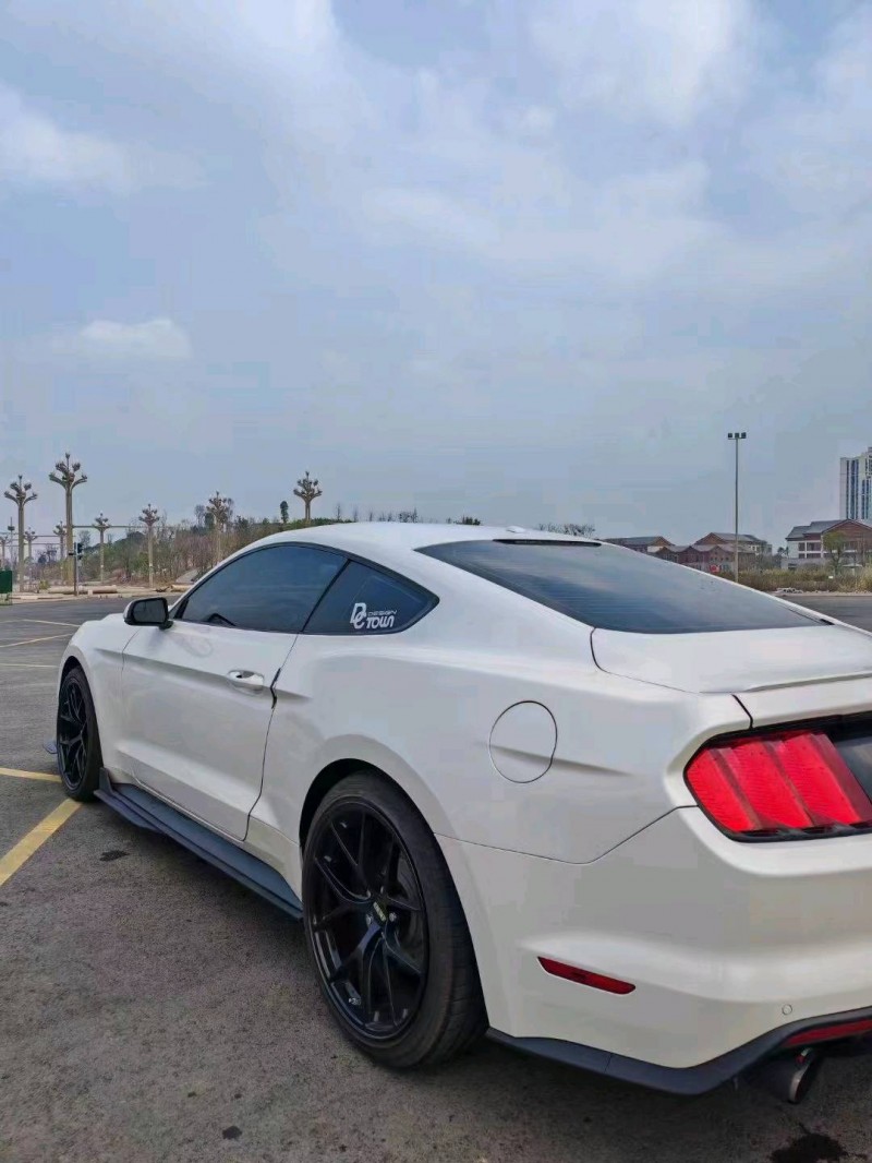 成都18年福特野马6