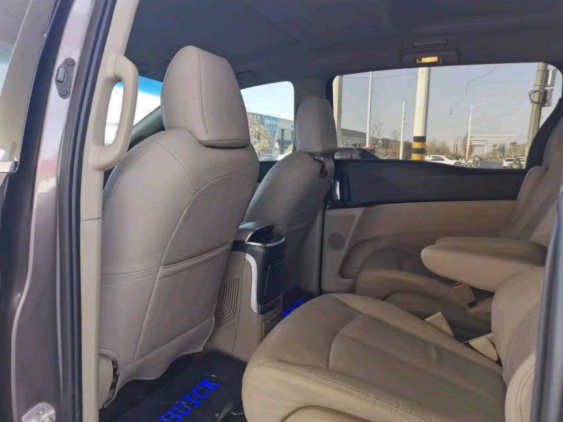 保定18年别克GL85