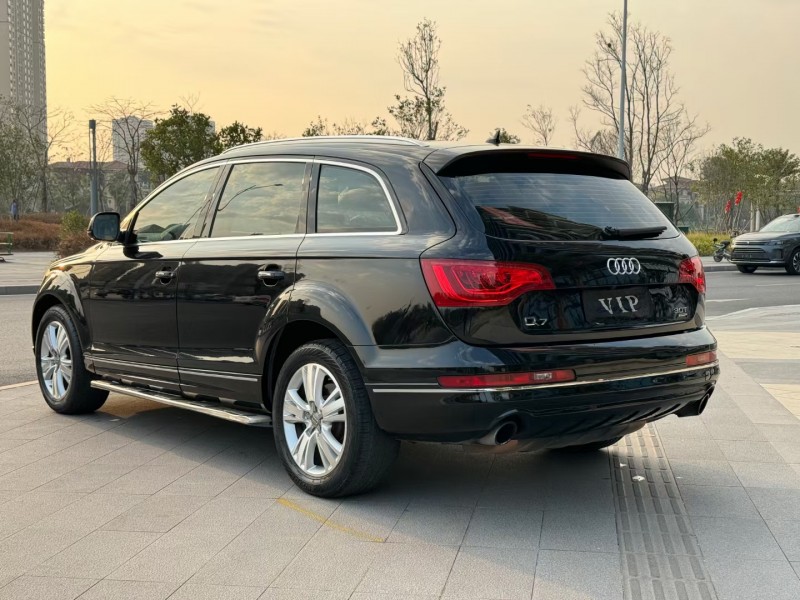东莞12年奥迪Q77