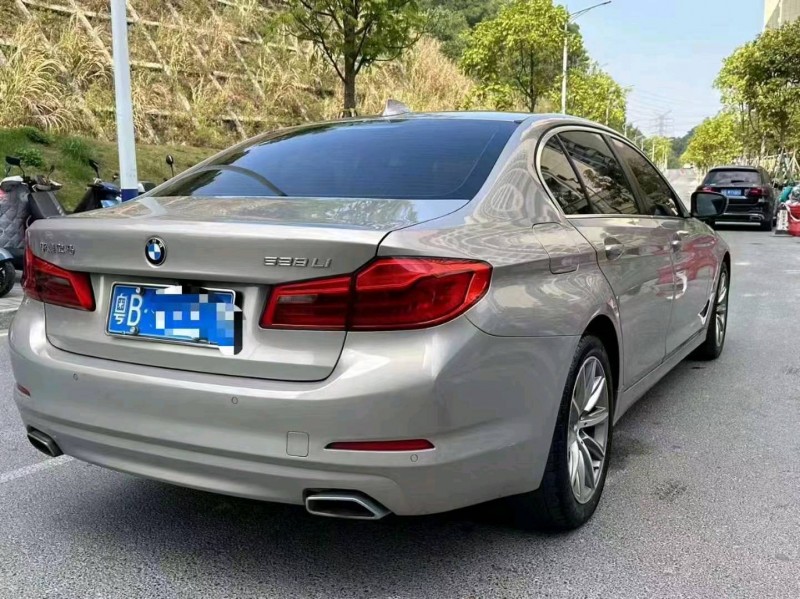 广州17年宝马5系8