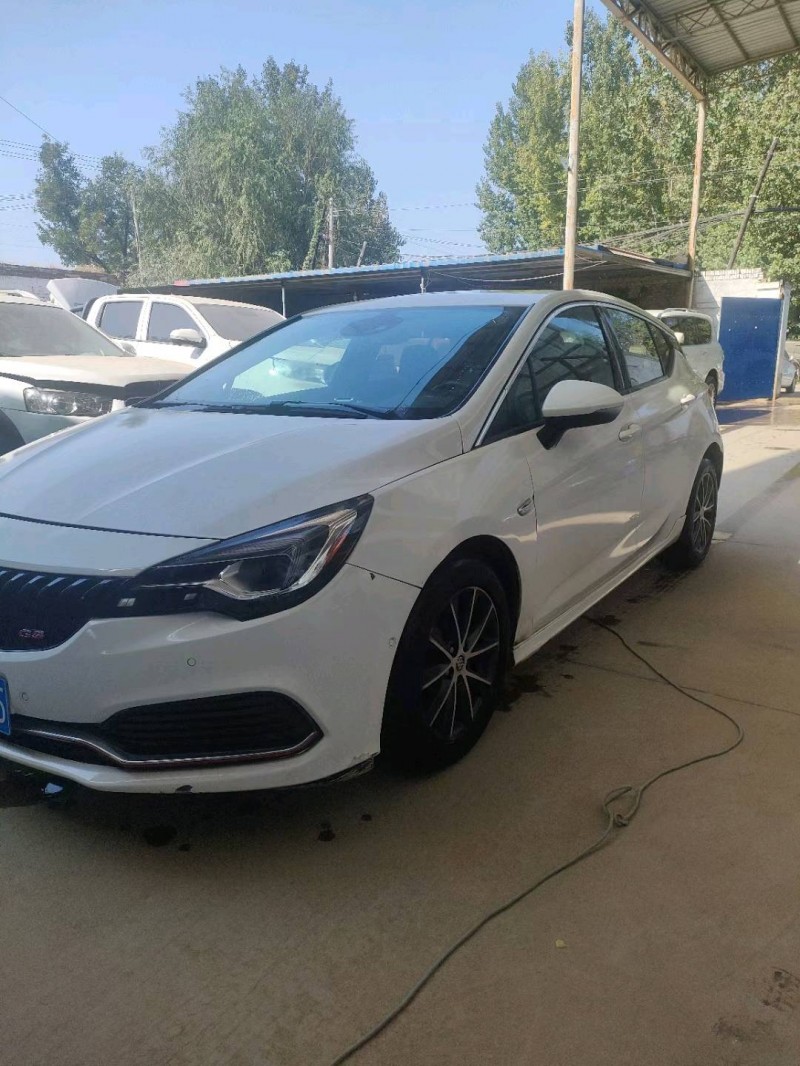 保定17年别克威朗3