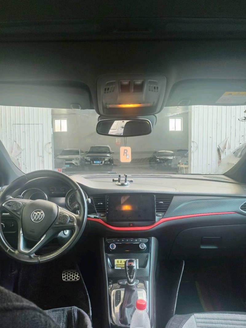 保定17年别克威朗5