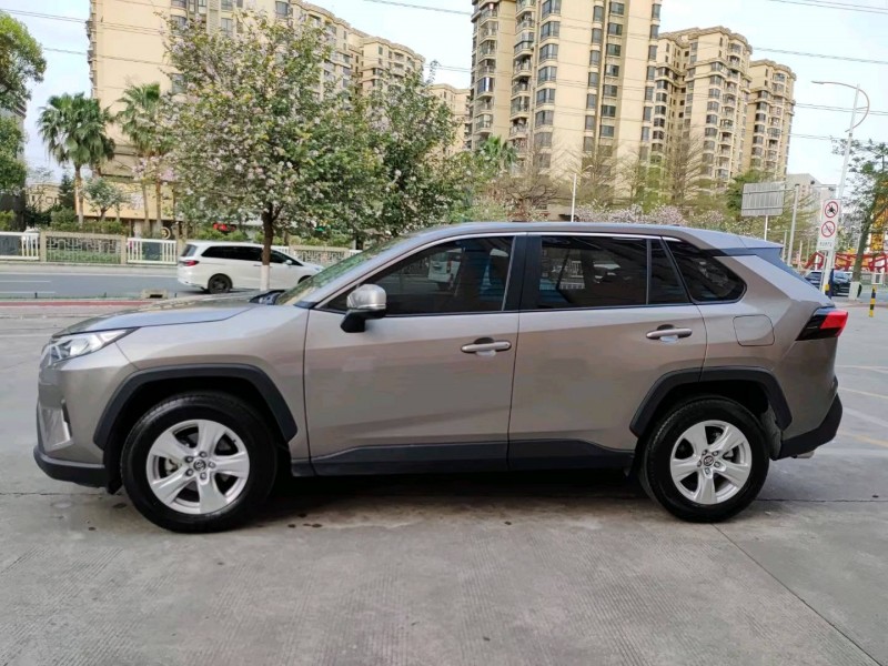 佛山23年丰田RAV42