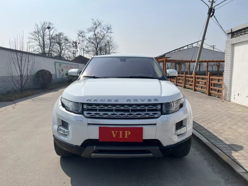 青岛12年路虎极光1