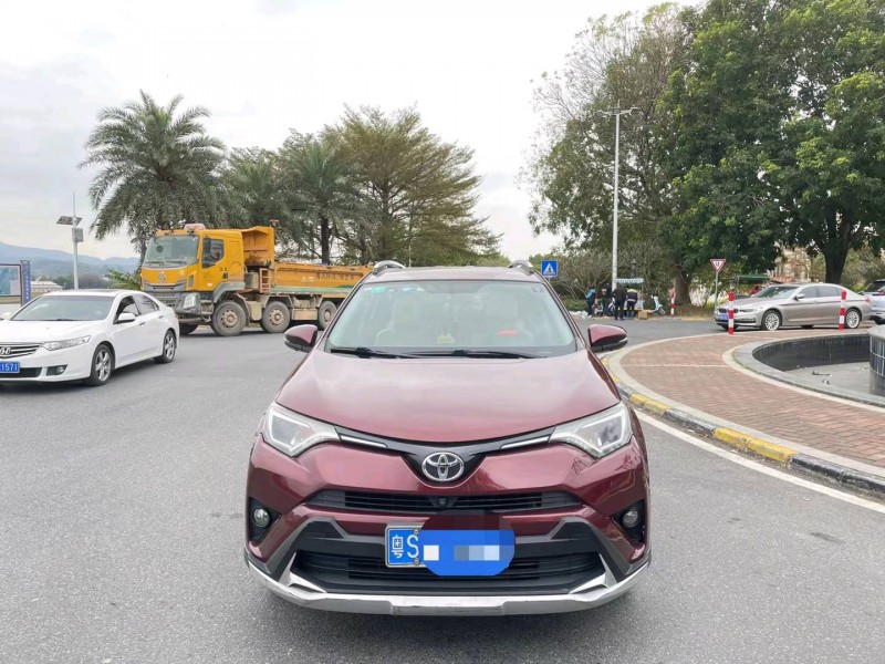 珠海17年丰田RAV4荣放1