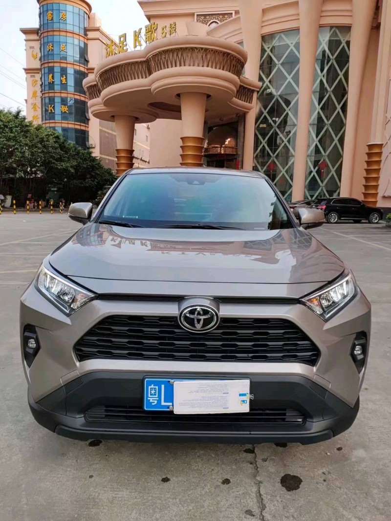 深圳23年丰田RAV4荣放1