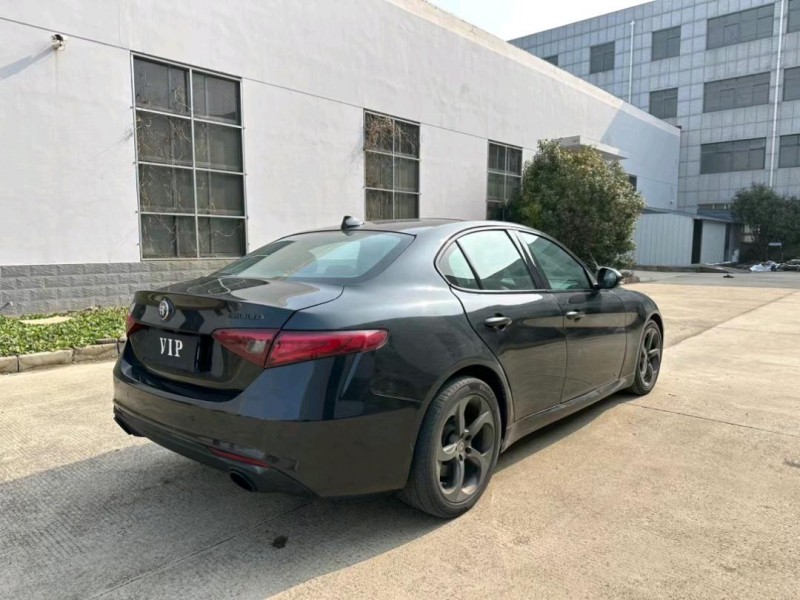 盐城20年阿尔法·罗密欧Giulia8