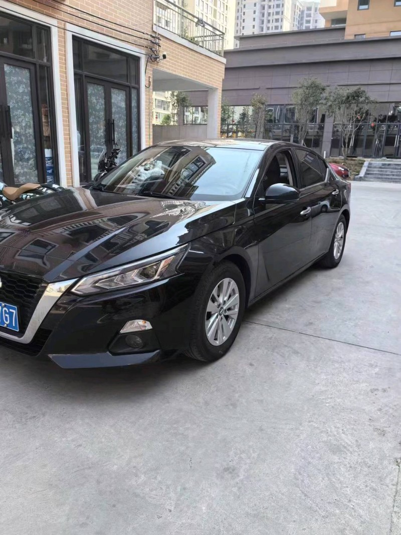 嘉興20年日產天籟2
