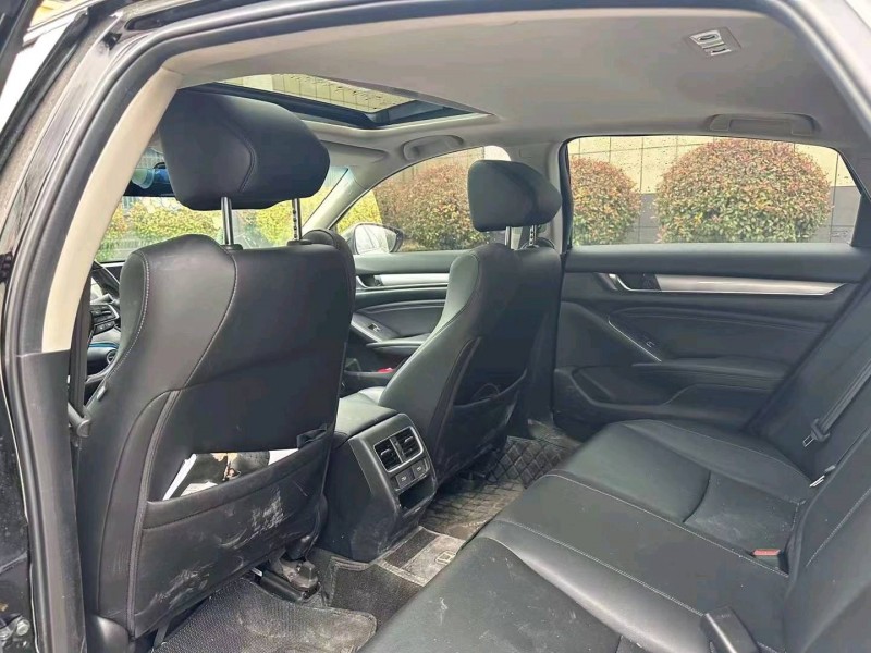 济宁22年本田雅阁6