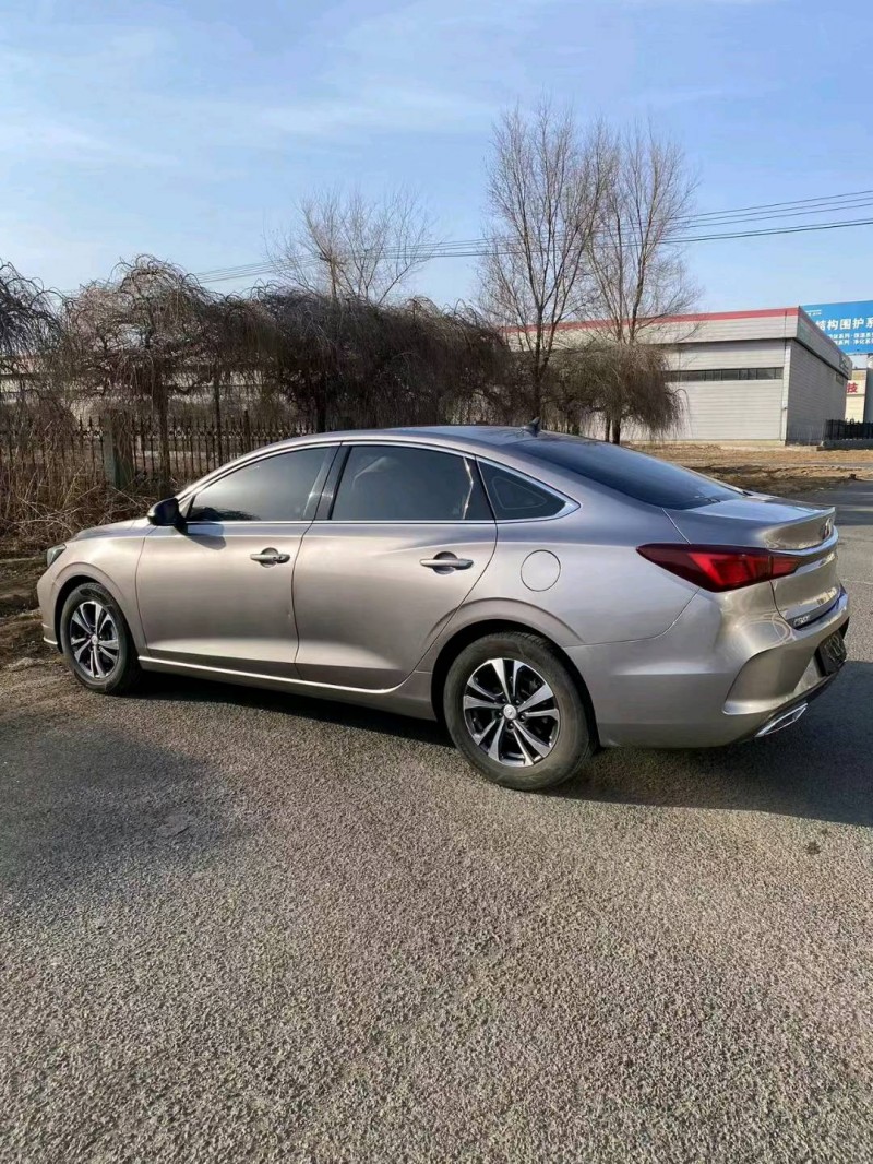 沈陽20年長安汽車逸動8