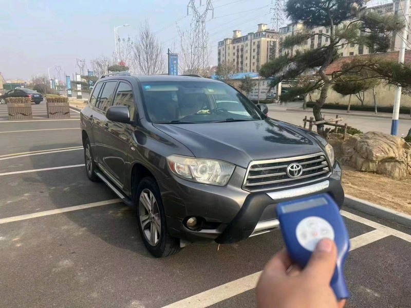 东营10年丰田汉兰达2