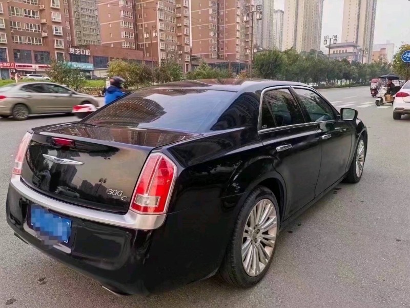 咸陽13年克萊斯勒300C8