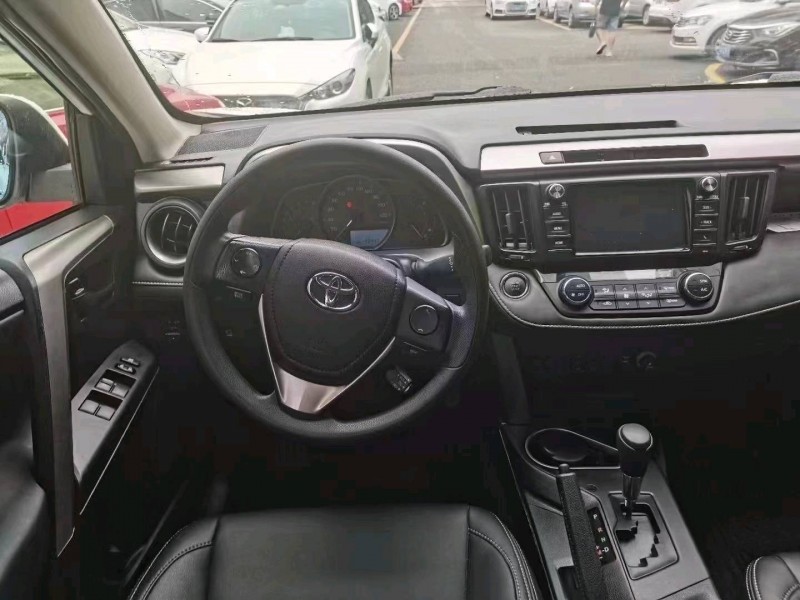 汕头19年丰田RAV4荣放6