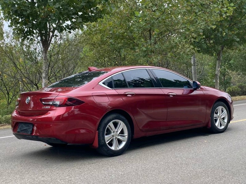 徐州17年别克君威5