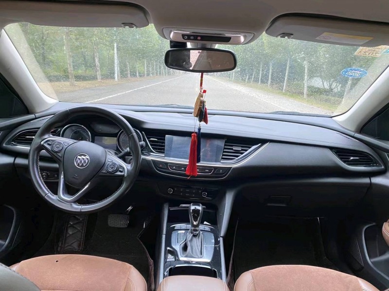 徐州17年别克君威8