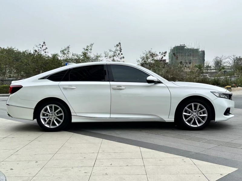 东莞22年本田雅阁8