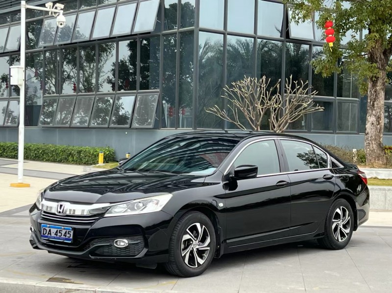 东莞17年本田雅阁1