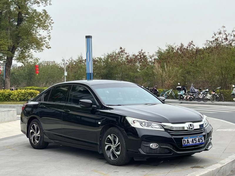 东莞17年本田雅阁2