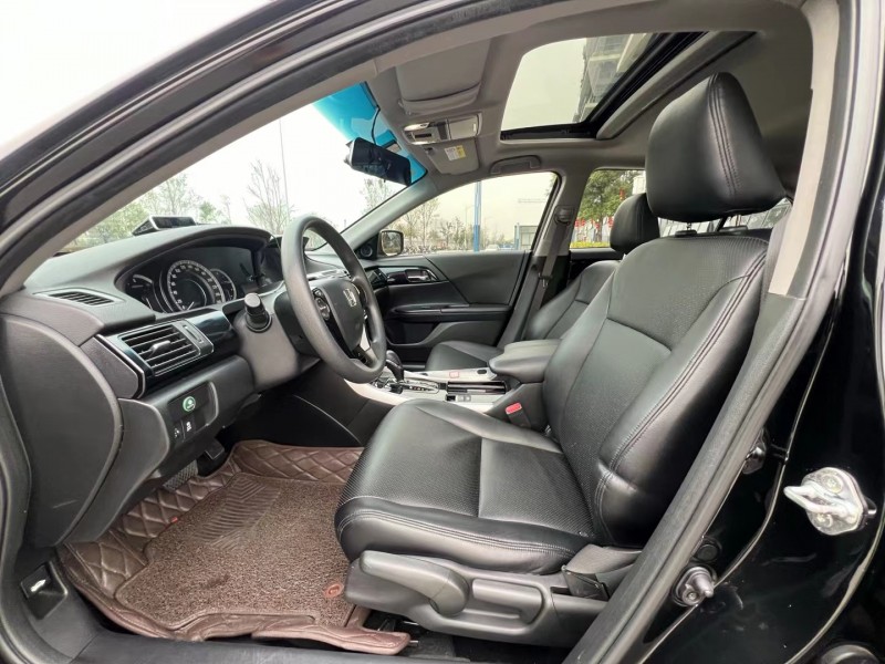 东莞17年本田雅阁3