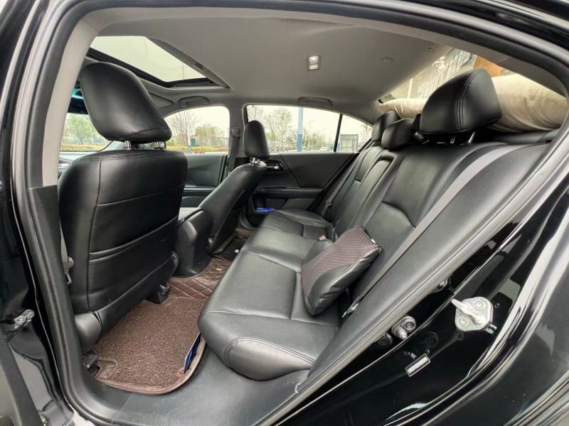 东莞17年本田雅阁4