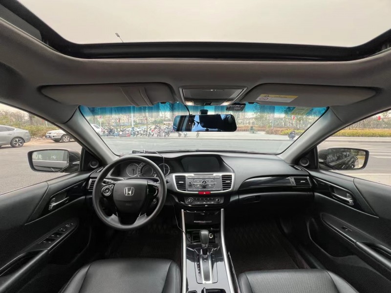 东莞17年本田雅阁5