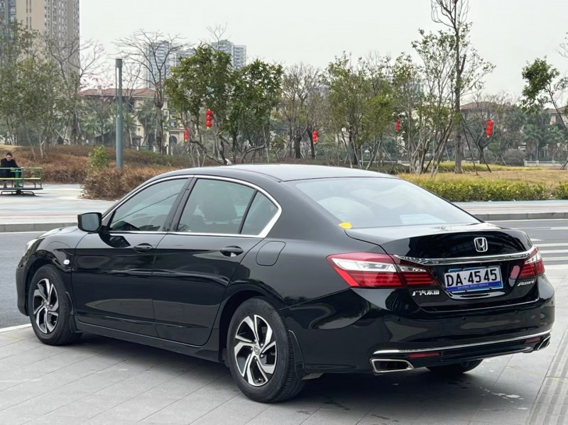 东莞17年本田雅阁6