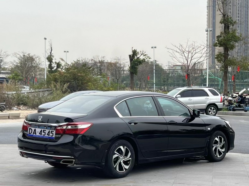 东莞17年本田雅阁7