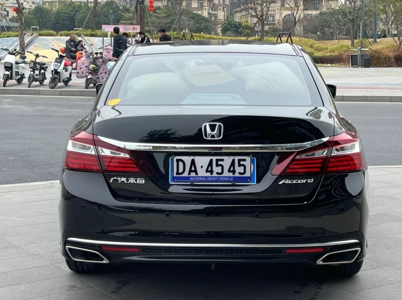 东莞17年本田雅阁8