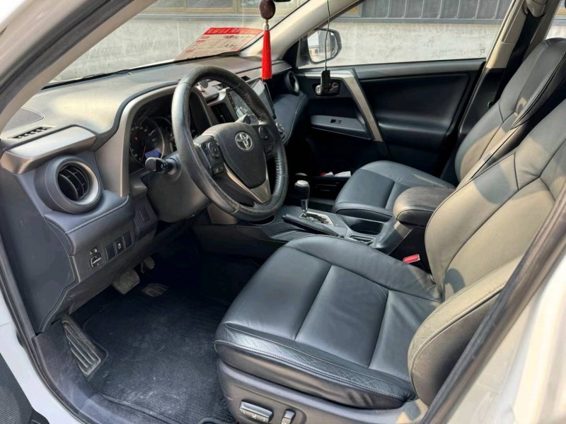 徐州14年丰田RAV49