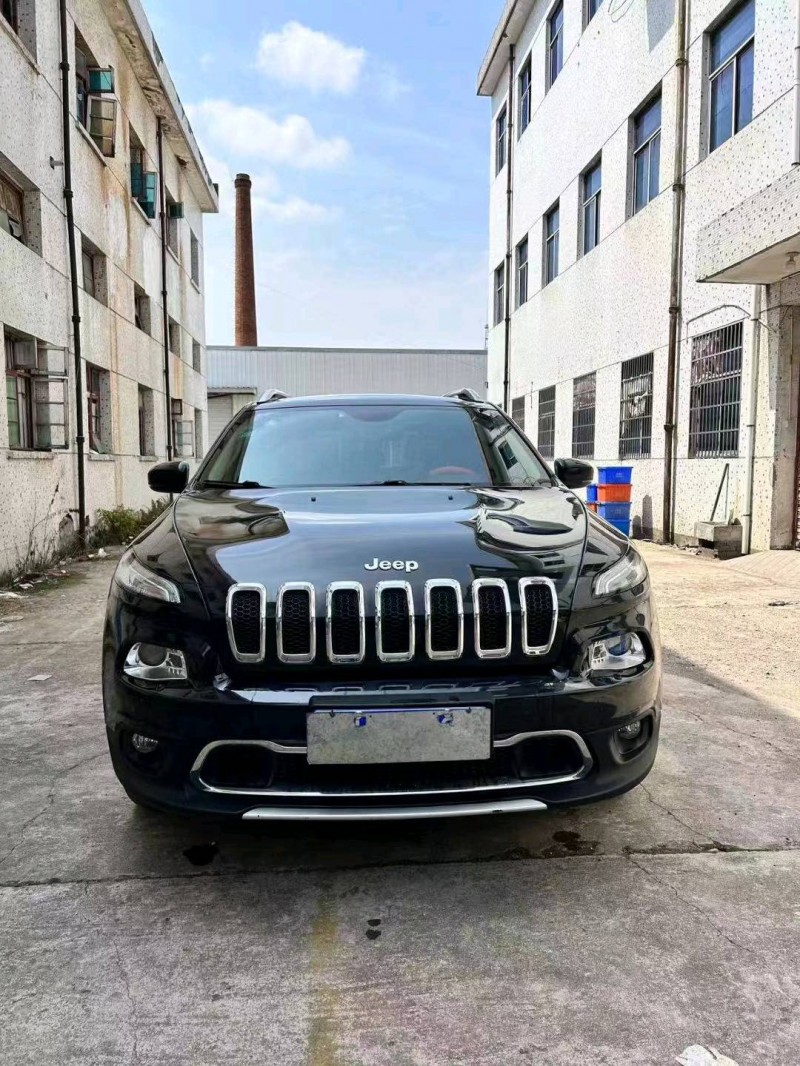 嘉興15年Jeep自由光1