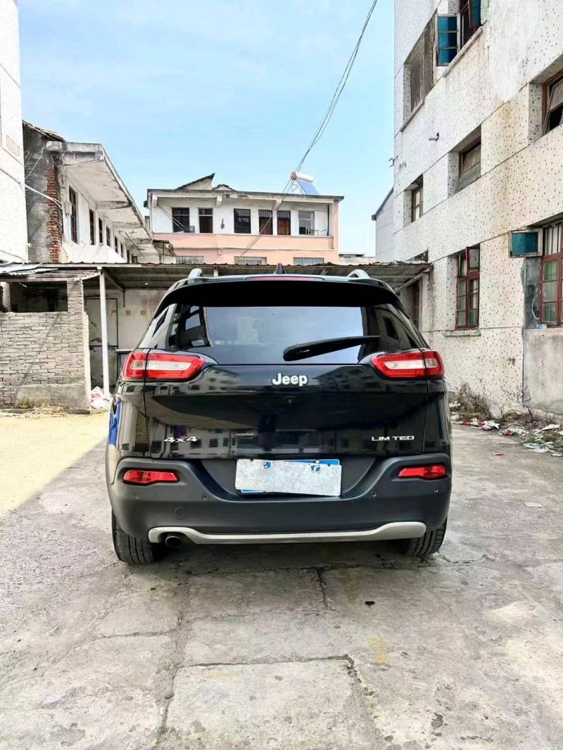 嘉興15年Jeep自由光7