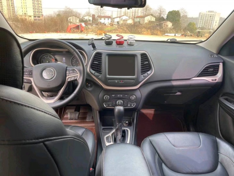 邵阳18年Jeep自由光3