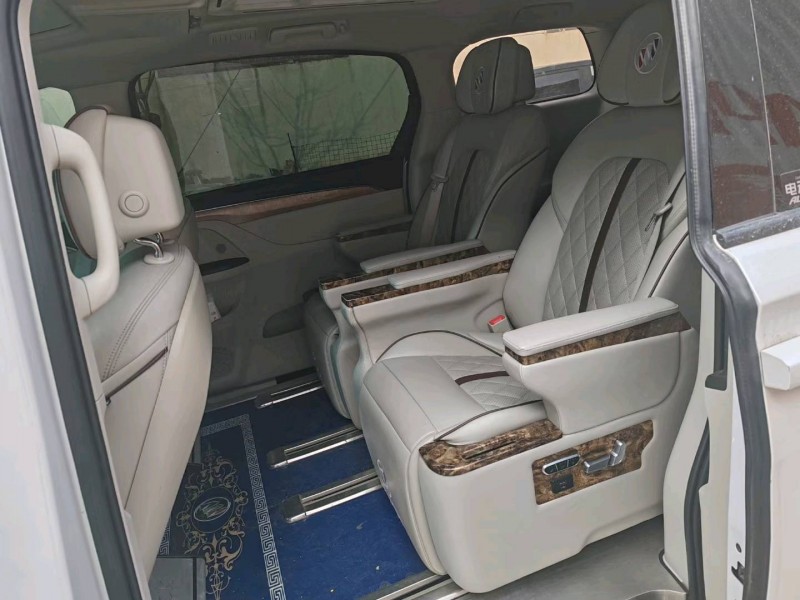 东营19年别克GL86