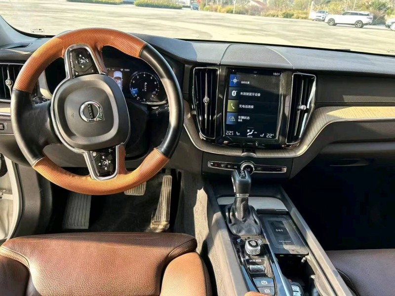 重庆20年沃尔沃XC609