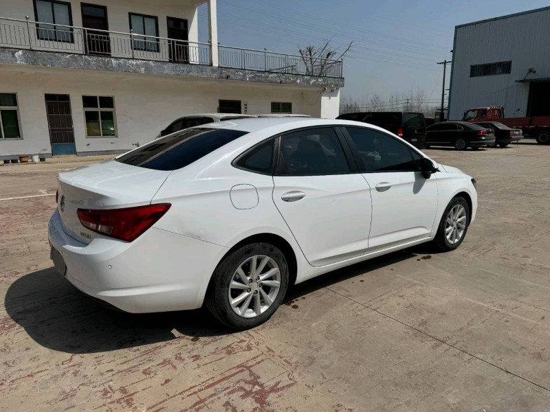 徐州18年别克威朗8