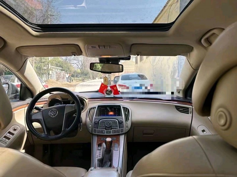 潍坊12年别克君越6